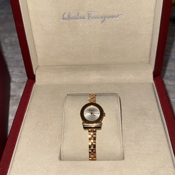 NWT Salvatore Ferragamo rose gold watch size is 8” pristine condition box n case - Picture 4 of 10